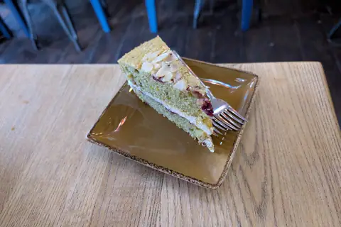 Egg Free Cake Box photo 2